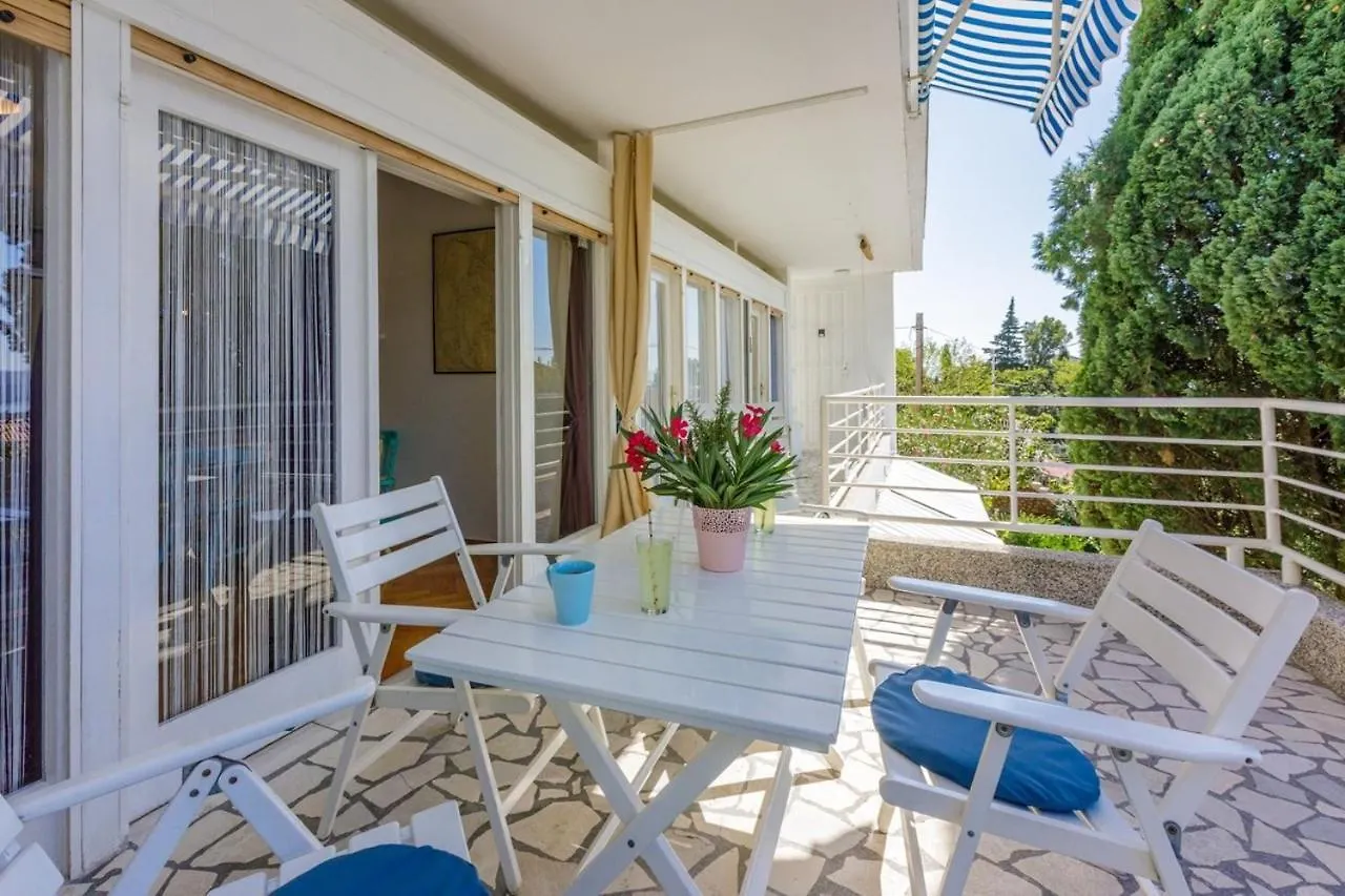 One-Bedroom Apartment In Dramalj X