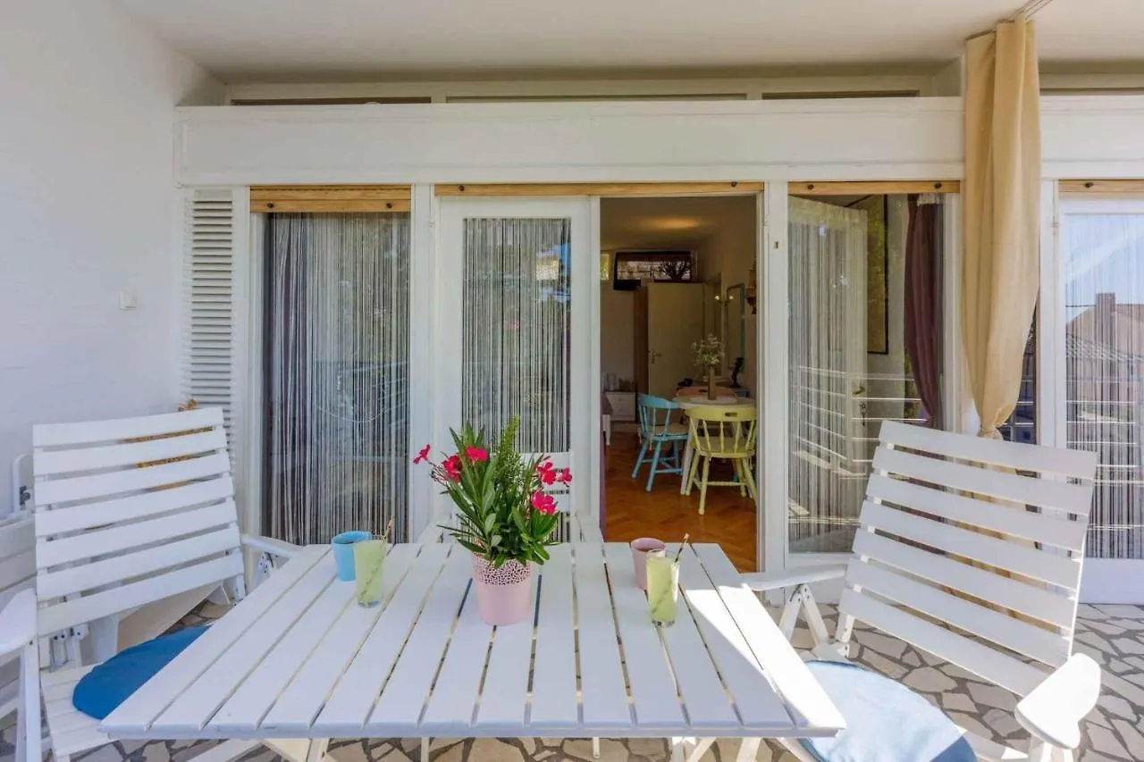 One-Bedroom Apartment In Dramalj X