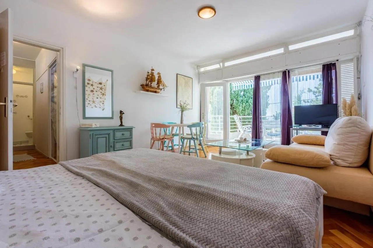One-Bedroom Apartment In Dramalj X