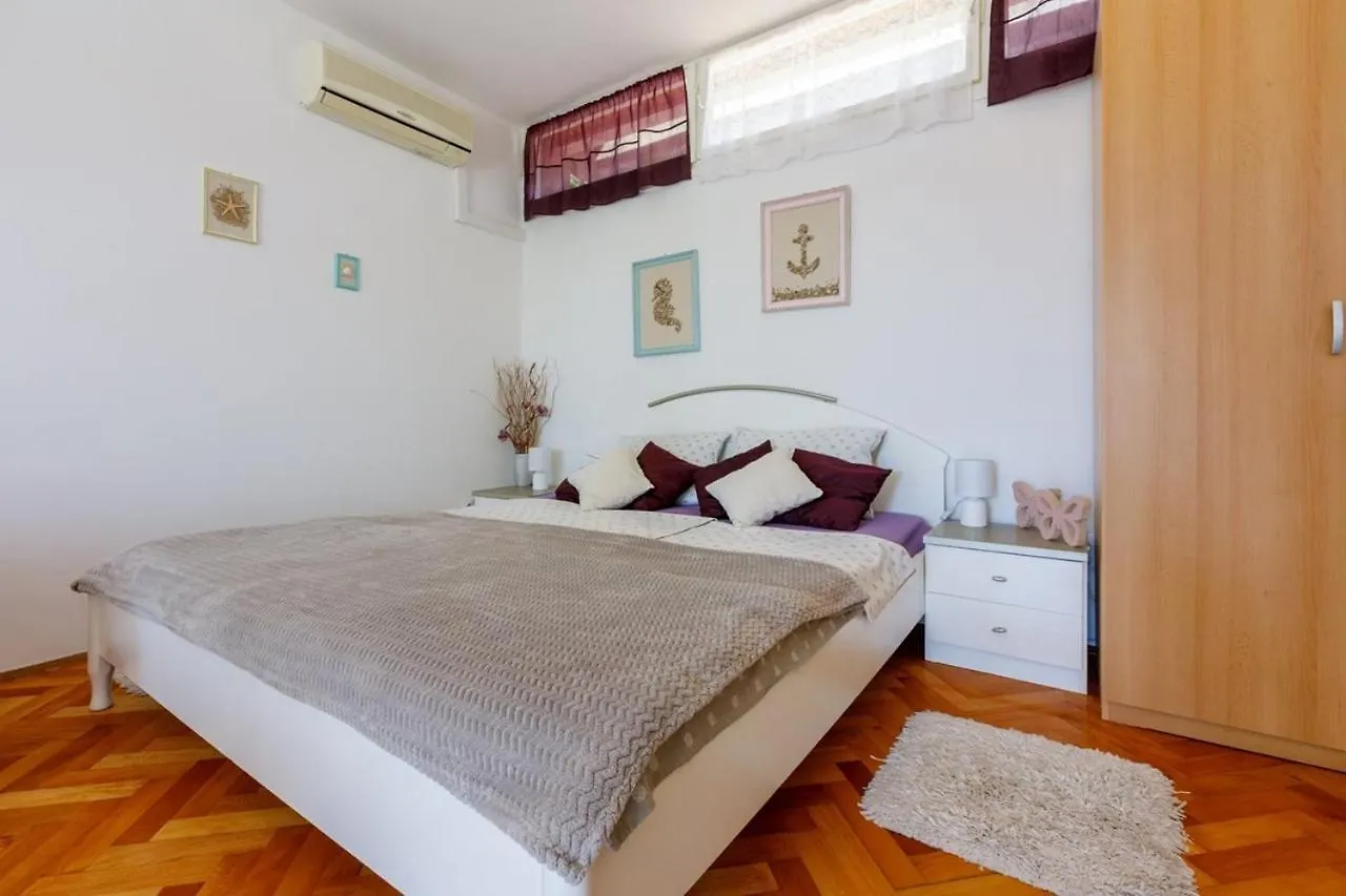 One-Bedroom Apartment In Dramalj X 0*,